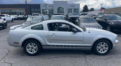2006 Ford Mustang Deluxe