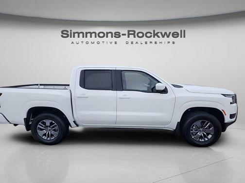 2025 Nissan Frontier SV