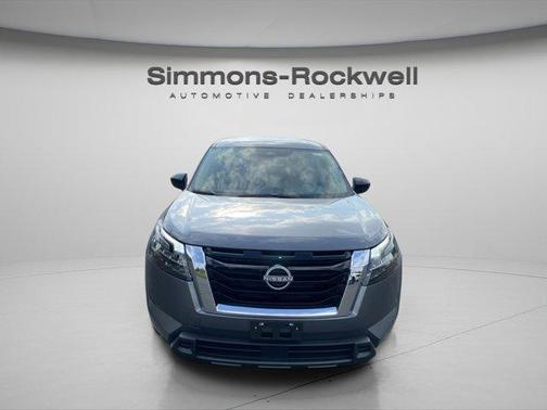 2025 Nissan Pathfinder S