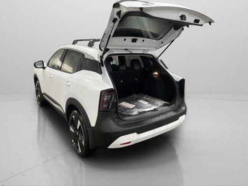Aspen White Tri 2026 Nissan Kicks SR