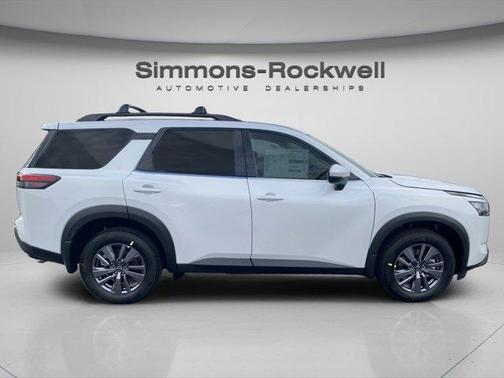2025 Nissan Pathfinder SV