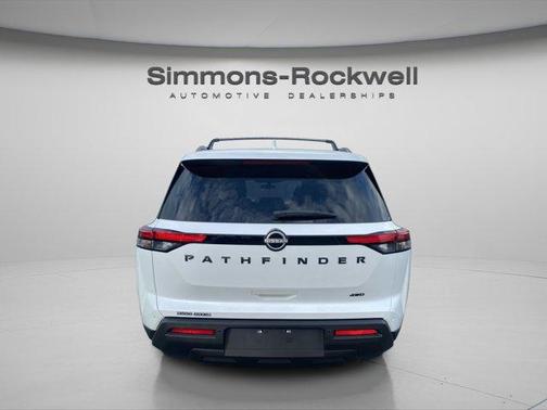 2025 Nissan Pathfinder SV