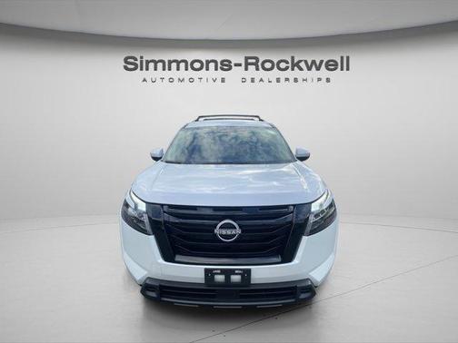 2025 Nissan Pathfinder SV