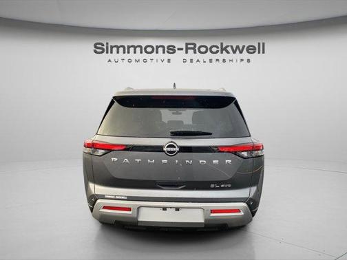 2025 Nissan Pathfinder SL