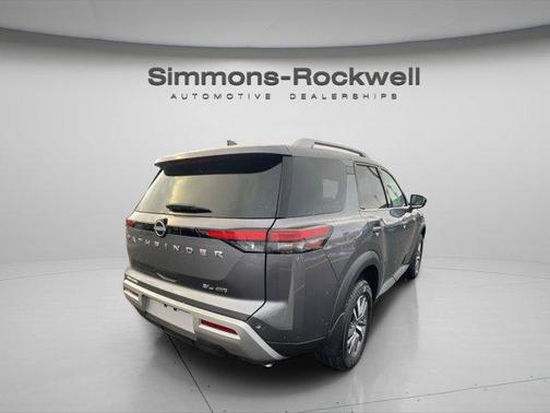 2025 Nissan Pathfinder SL