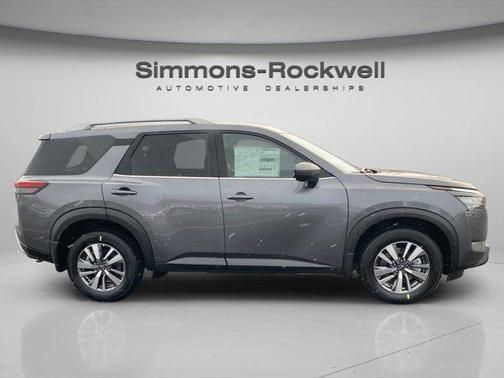 2025 Nissan Pathfinder SL