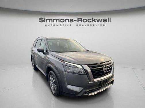 2025 Nissan Pathfinder SL