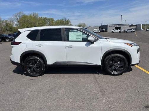 Everest White P 2026 Nissan Rogue SV