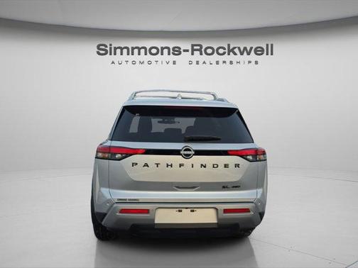 2025 Nissan Pathfinder SL