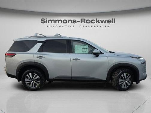 2025 Nissan Pathfinder SL