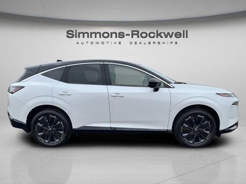 White / Black 2026 Nissan Murano Platinum