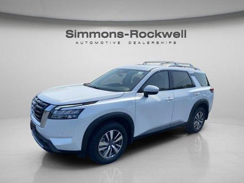 2025 Nissan Pathfinder SL
