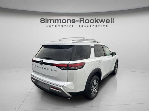 2025 Nissan Pathfinder SL