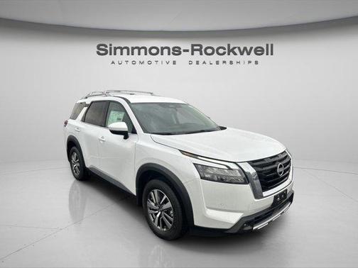 2025 Nissan Pathfinder SL