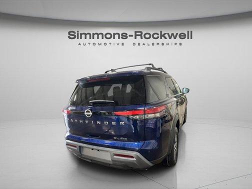 2026 Nissan Pathfinder SL