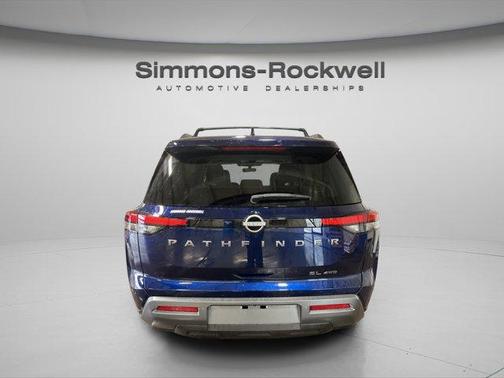 2026 Nissan Pathfinder SL