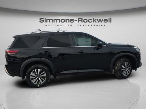 2025 Nissan Pathfinder SL