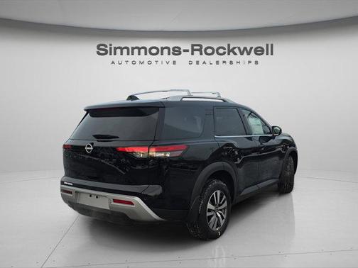 2025 Nissan Pathfinder SL