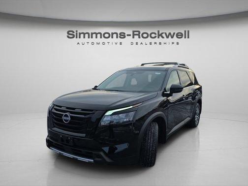 2025 Nissan Pathfinder SL