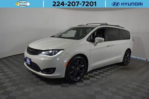 Luxury White Pearlcoat 2019 Chrysler Pacifica Limited