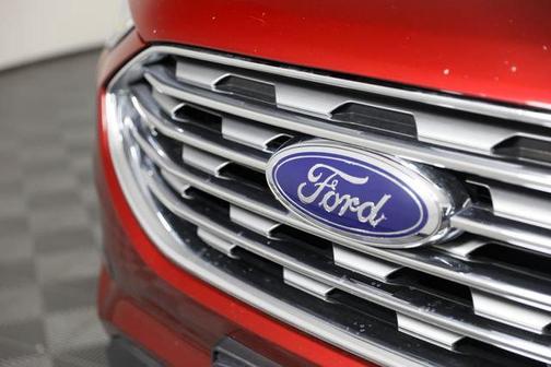 RUBY RED METALLIC TINTED CC 2019 Ford Edge Titanium