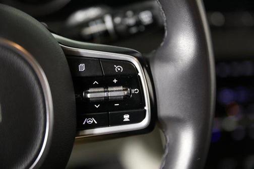 2023 Kia Carnival EX