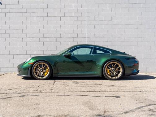 Oak Green Metallic Neo 2026 Porsche 911