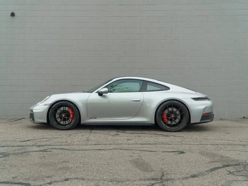 GT Silver Metallic 2026 Porsche 911