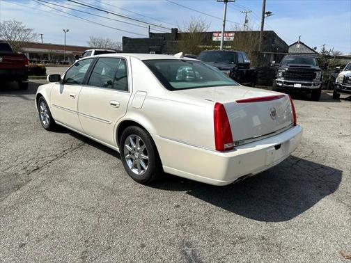 2011 Cadillac DTS Luxury Collection