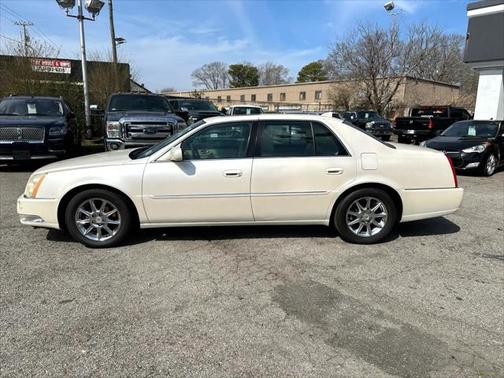 2011 Cadillac DTS Luxury Collection