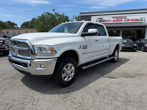Bright White Clearcoat 2017 RAM 2500 Laramie Crew Cab 4x4 6'4' Box