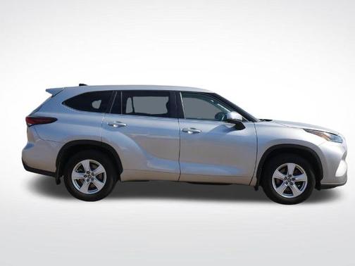 Celestial Silver Metallic 2024 Toyota Highlander LE