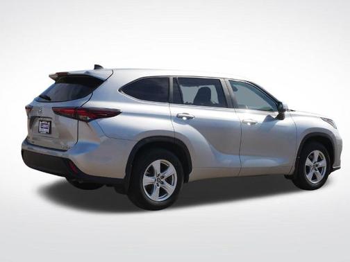 Celestial Silver Metallic 2024 Toyota Highlander LE