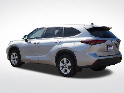 Celestial Silver Metallic 2024 Toyota Highlander LE