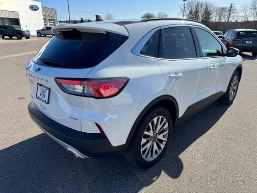 2022 Ford Escape TITANIUM