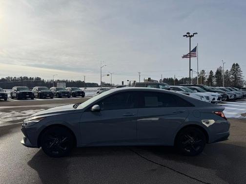 2021 Hyundai ELANTRA SEL