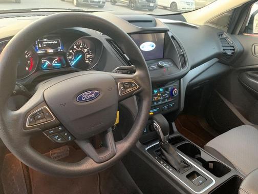 Photo 2 of 30 of 2018 Ford Escape SE
