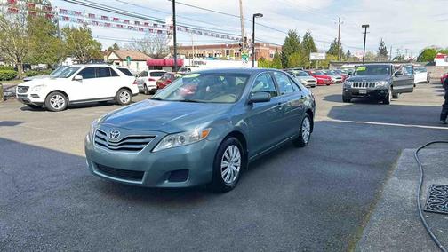 GREEN 2010 Toyota Camry LE