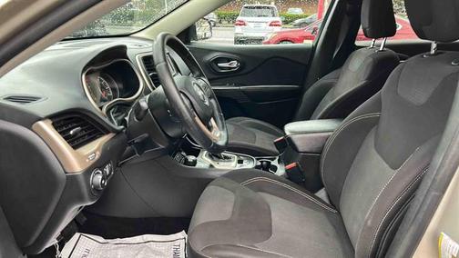 2015 Jeep Cherokee Sport