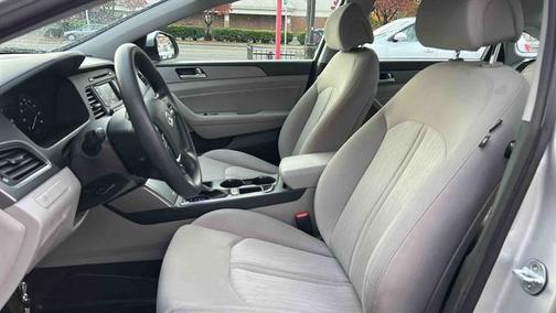 2016 Hyundai SONATA Hybrid SE