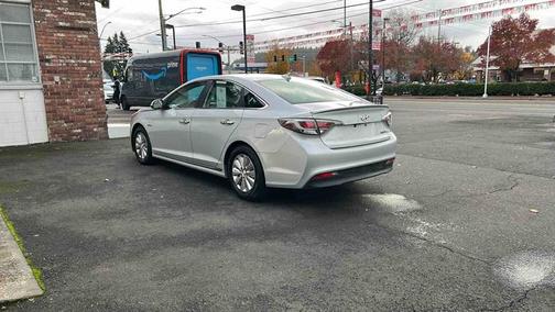 2016 Hyundai SONATA Hybrid SE