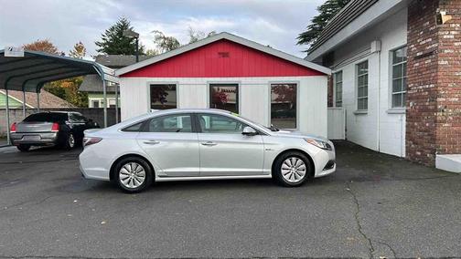 2016 Hyundai SONATA Hybrid SE