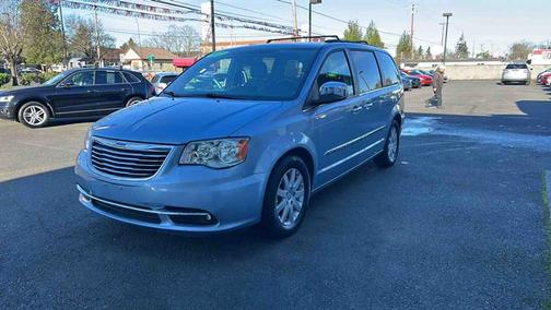 2013 Chrysler Town & Country Touring-L
