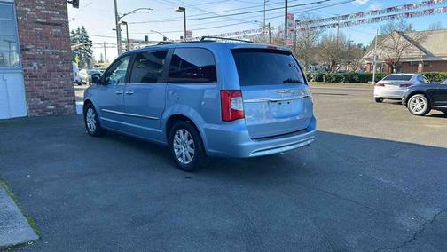 2013 Chrysler Town & Country Touring-L
