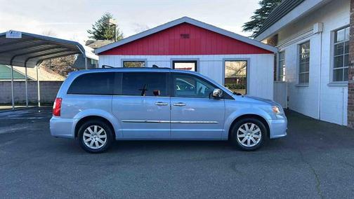 2013 Chrysler Town & Country Touring-L