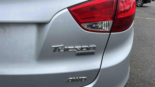 Diamond Silver 2010 Hyundai TUCSON Limited