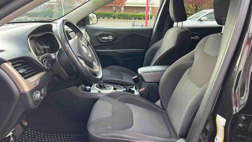 2015 Jeep Cherokee Sport