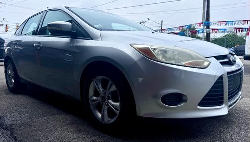 Silver 2013 Ford Focus SE