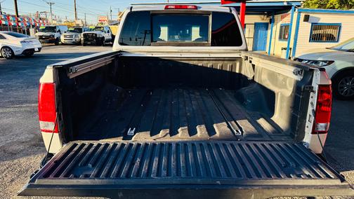 Silver 2005 Nissan Titan SE King Cab