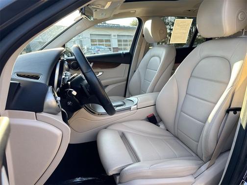 2022 Mercedes-Benz GLC 300 Base 4MATIC